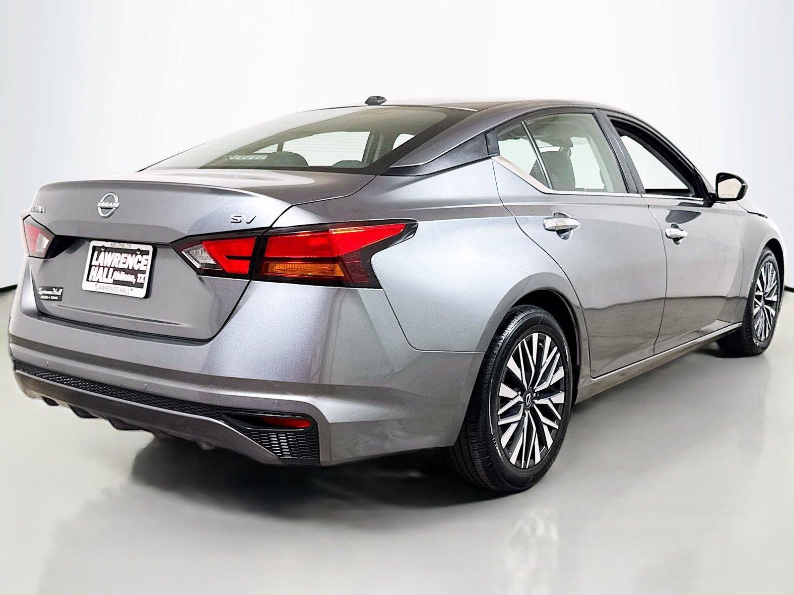 Used 2023 Nissan Altima 2.5 SV FWD image 4