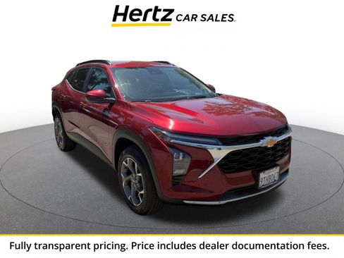 Used 2025 Chevrolet Trax LT FWD image 1