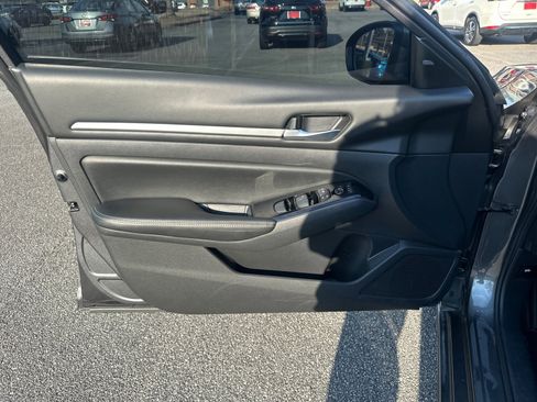 Certified 2023 Nissan Altima 2.5 SV image 10