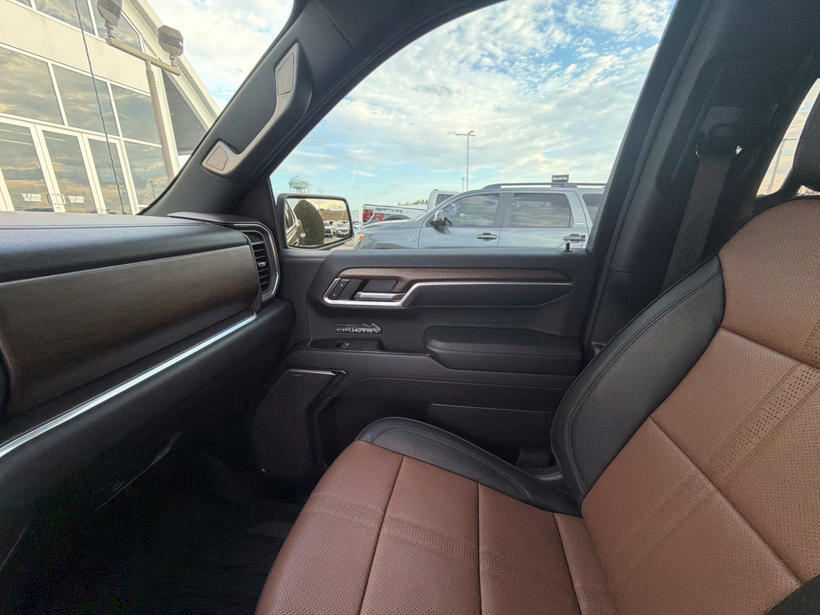 Used 2024 Chevrolet Silverado 1500 High Country w/ High Country Premium Package AWD/4WD image 8