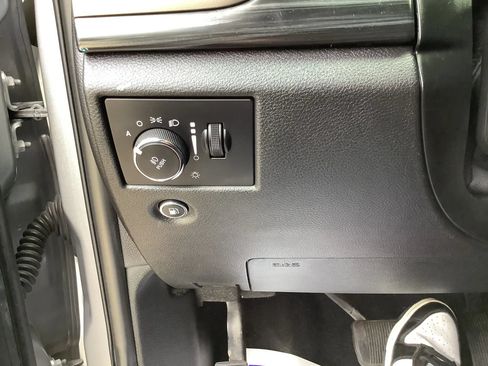 Used 2019 Jeep Grand Cherokee Laredo AWD/4WD image 28