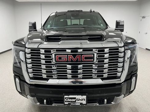 Used 2025 GMC Sierra 3500 Denali AWD/4WD image 3