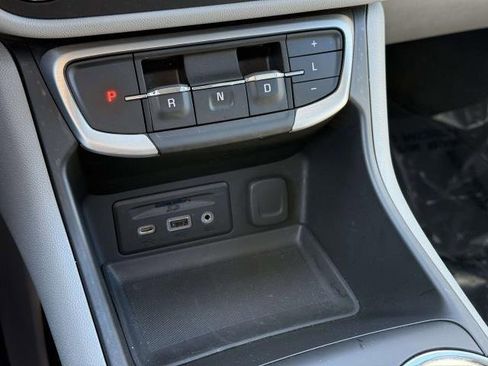 Used 2024 GMC Terrain SLT image 29