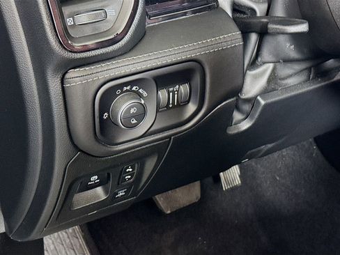 Used 2025 RAM 1500 Limited AWD/4WD image 10
