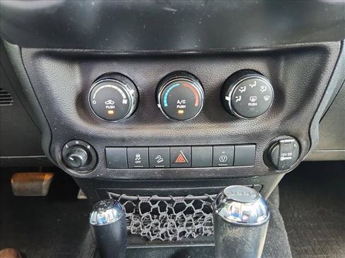 Used 2018 Jeep Wrangler Rubicon w/ Power Convenience Group AWD/4WD image 20