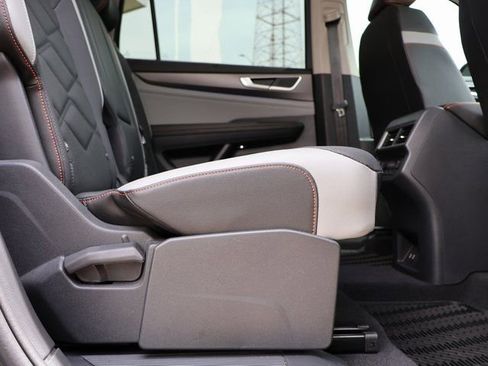 Used 2025 Volkswagen Atlas Peak Edition SE AWD/4WD image 11