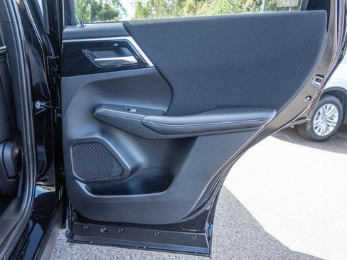 New 2024 Mitsubishi Outlander ES image 19