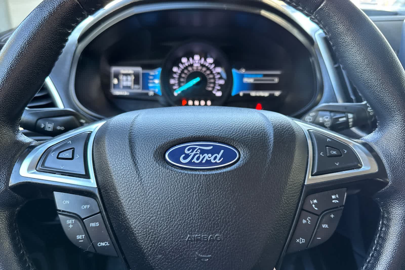 Used 2023 Ford Edge Titanium AWD/4WD image 23