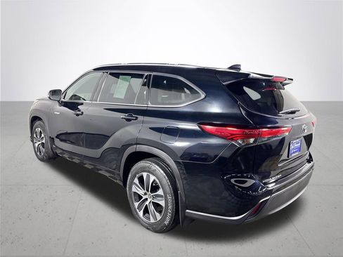 Used 2021 Toyota Highlander XLE image 8