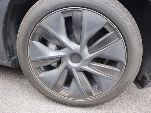Used 2024 Tesla Model Y 2WD image 15