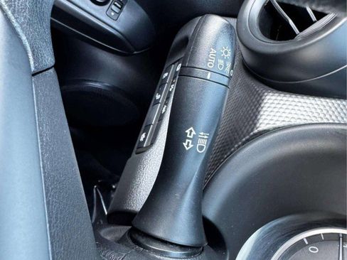 Used 2020 Nissan Kicks S image 22