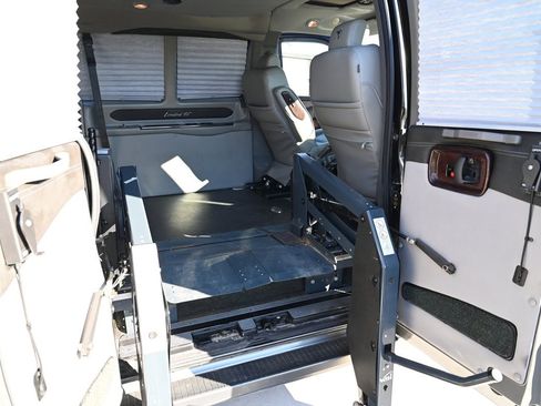 Used 2018 GMC Savana 2500 LS image 40