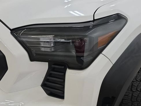 Certified 2024 Toyota Tacoma TRD Off-Road AWD/4WD image 24