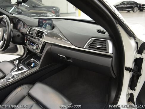 Used 2018 BMW M4 Convertible image 19