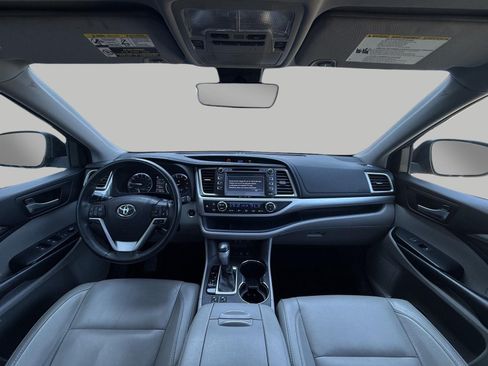Used 2018 Toyota Highlander XLE AWD/4WD image 5