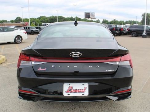 Used 2021 Hyundai Elantra Limited FWD image 4