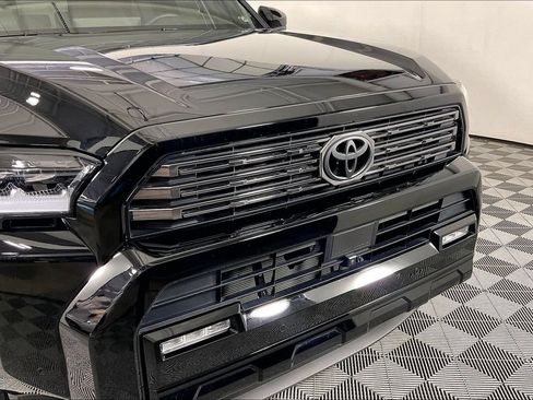 Used 2025 Toyota 4Runner Platinum AWD/4WD image 32