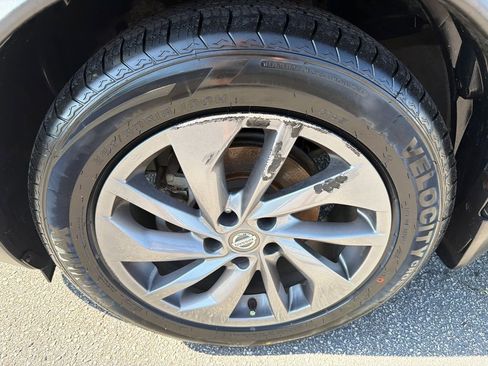Used 2016 Nissan Rogue SL w/ SL Premium Package FWD image 11