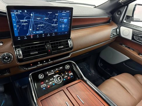 Used 2023 Lincoln Navigator Reserve AWD/4WD image 29