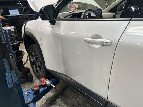 Used 2025 Nissan Rogue SL w/ SL Premium Package image 8