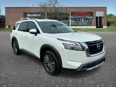 Certified 2025 Nissan Pathfinder SL w/ SL Premium Package FWD image 5