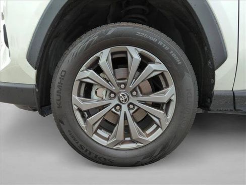 Certified 2022 Toyota RAV4 XLE Premium AWD/4WD image 24