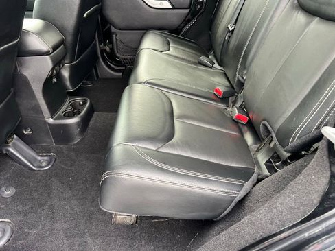 Used 2016 Jeep Wrangler Unlimited Rubicon AWD/4WD image 11