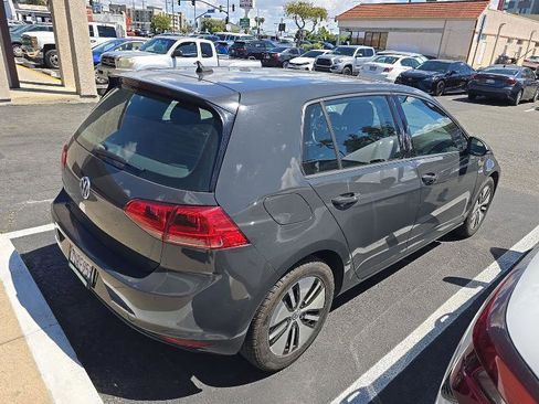 Used 2016 Volkswagen e-Golf SE image 5