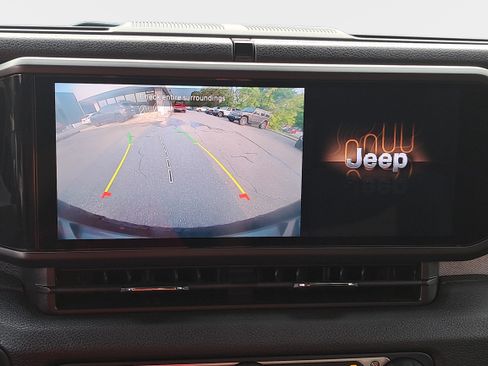 Used 2025 Jeep Wrangler Sport AWD/4WD image 19