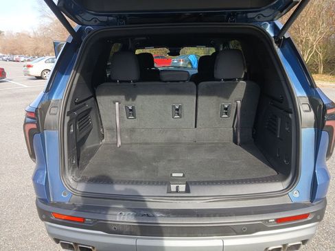 Used 2025 Chevrolet Traverse LT image 22