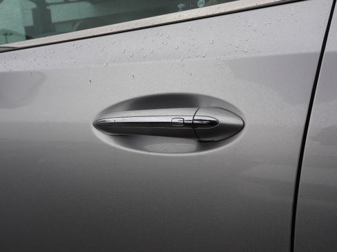 Used 2020 Buick Enclave Essence image 18