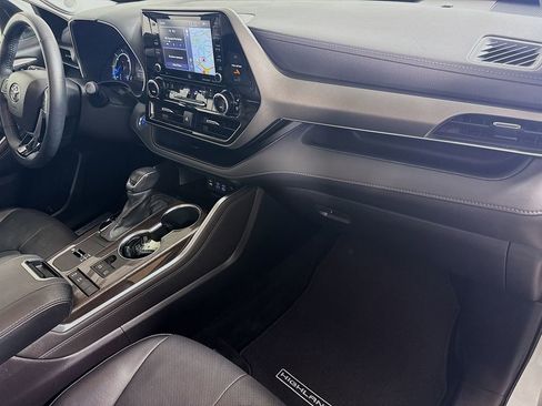 Used 2022 Toyota Highlander Limited FWD image 33