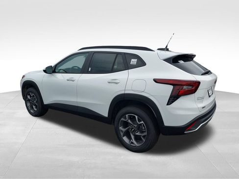 New 2026 Chevrolet Trax LT w/ Driver Confidence Package FWD image 3