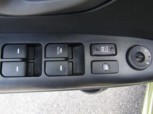 Used 2011 Kia Soul + w/ Audio Pkg FWD image 11