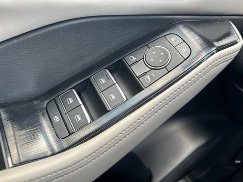 Used 2025 Nissan Rogue SL FWD image 22