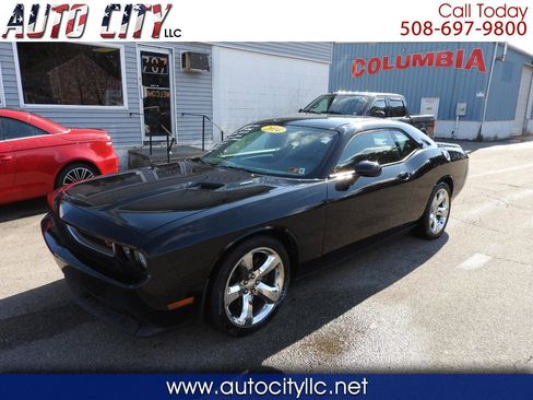 Used 2014 Dodge Challenger R/T image 1