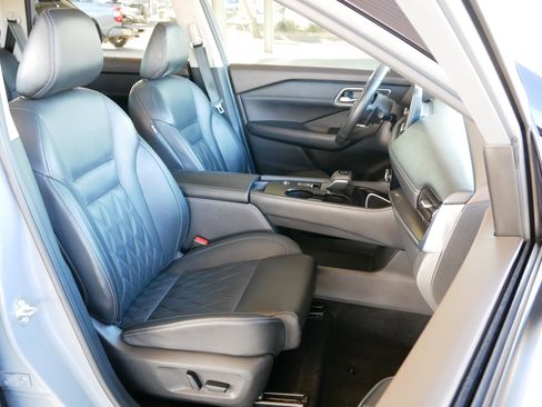 Used 2022 Nissan Rogue Platinum w/ Head-Up Display Package image 8