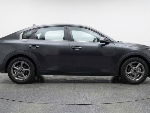 Used 2025 Kia K4 LXS image 11