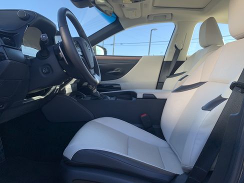 Used 2025 Lexus ES 350 w/ Premium Package image 16