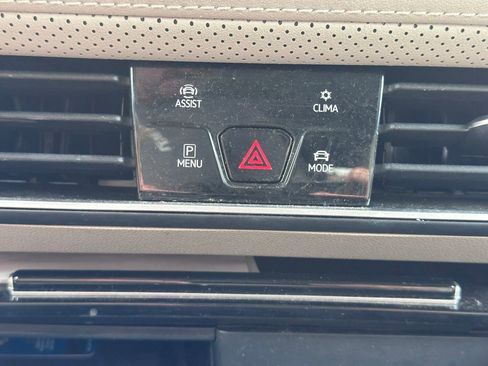 Used 2024 Volkswagen Atlas SEL Premium R-Line AWD/4WD image 31