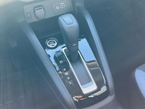 Used 2025 Nissan Versa SV w/ Trunk Package image 16