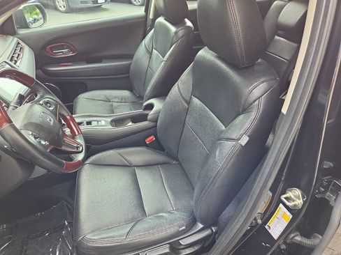 Used 2017 Honda HR-V EX image 10