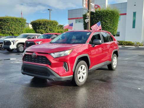 Used 2024 Toyota RAV4 LE FWD image 5