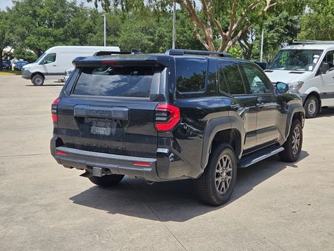 Used 2025 Toyota 4Runner SR5 AWD/4WD image 5