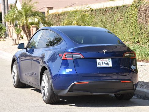 Used 2021 Tesla Model Y Long Range AWD/4WD image 39