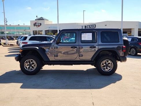 Used 2025 Jeep Wrangler Unlimited Rubicon image 12