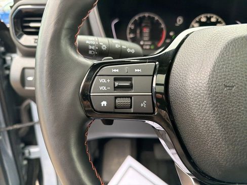 Used 2025 Honda Pilot TrailSport image 25