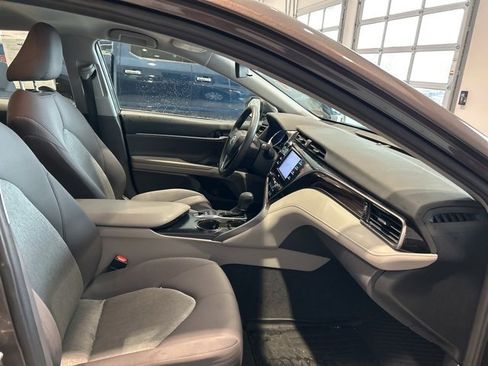 Used 2020 Toyota Camry LE image 17