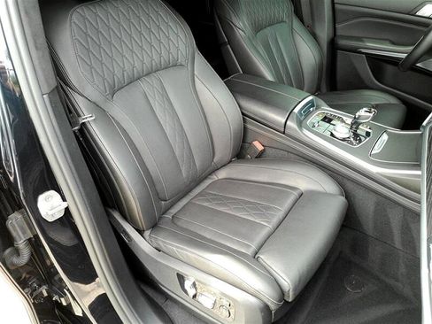 Used 2020 BMW X7 M50i image 12