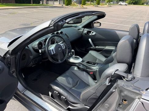 Used 2008 Nissan 350Z Touring RWD image 7